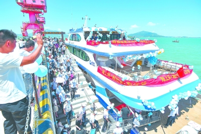 “海壇2號”海上觀光游輪今年6月開航后，成為平潭國際旅游島新熱點。江信恒 攝.jpg