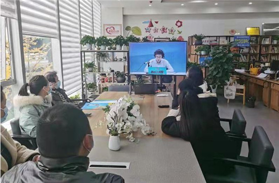 成都市首次創(chuàng)新以線上直播、連麥互動的“線上云聯(lián)動”形式,在全市掀起憲法學習宣傳教育的熱潮。成都市金牛區(qū)司法局供圖