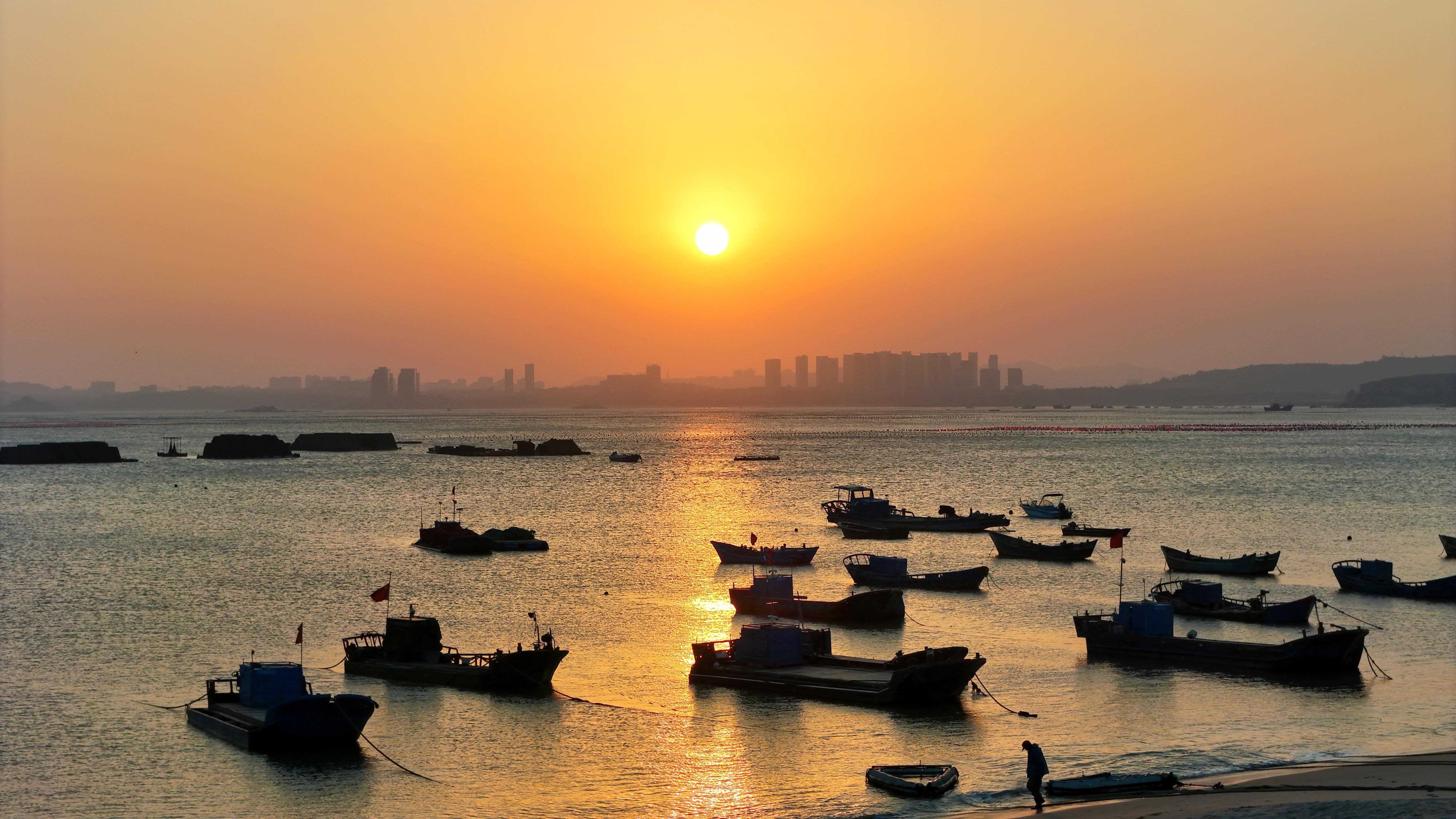 夕陽下，聆聽裕藩村的海語