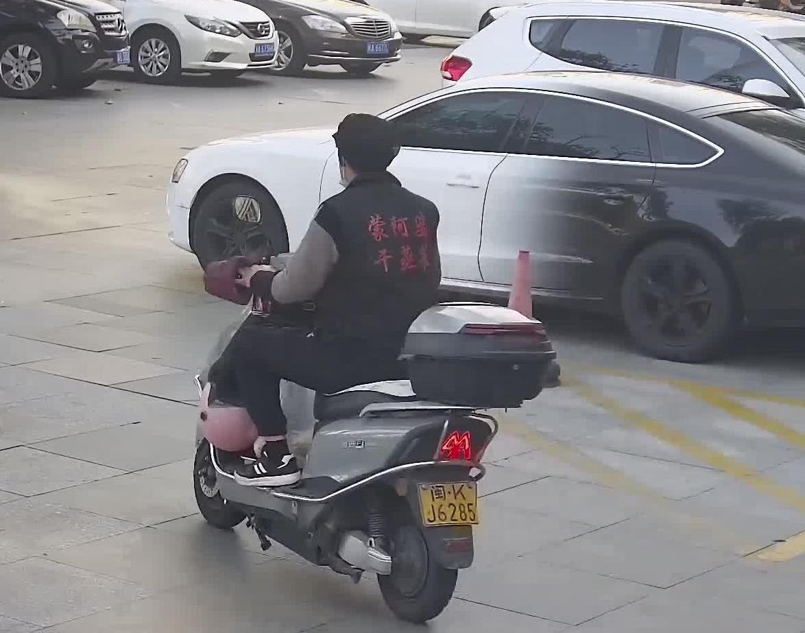 龍鳳路閩KJ6285.jpg